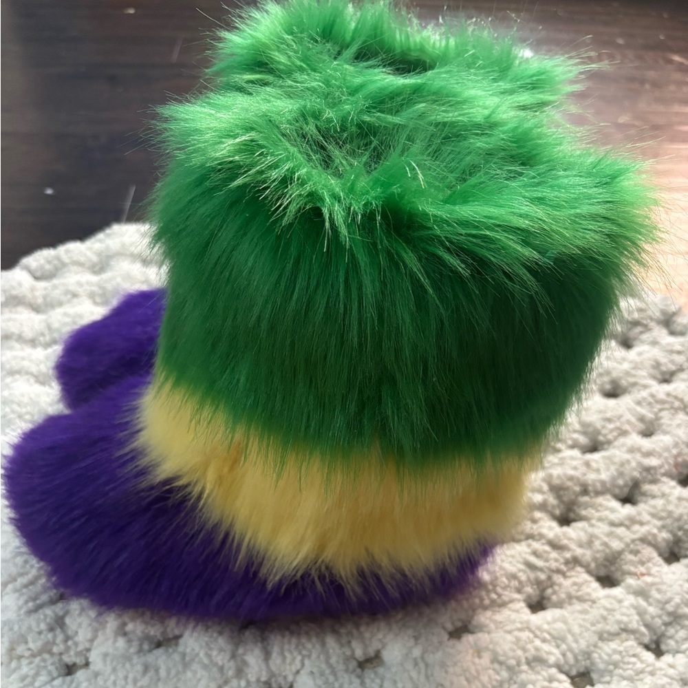 Mardi Gras Fur Boots - Picture 3 of 6